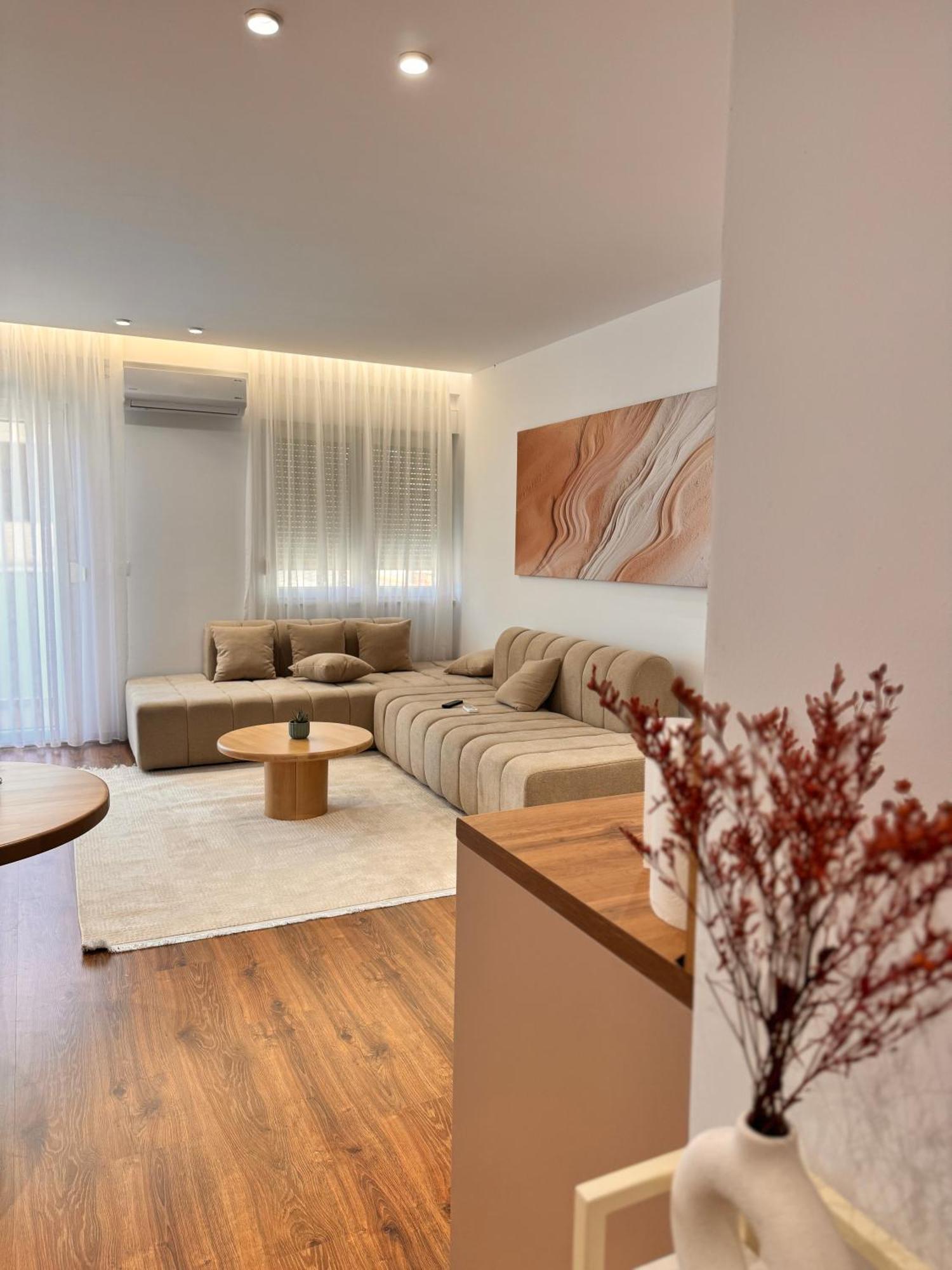 Agate Luxury 2b